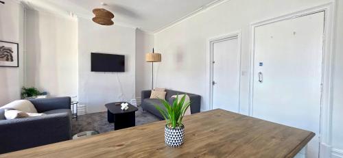 Claude Road Apartments by Switchback Stays photo 16