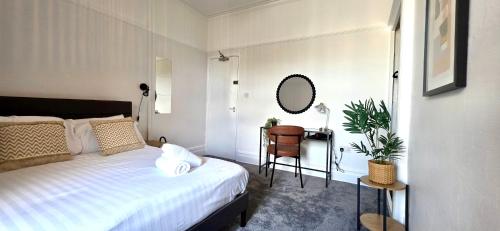 Claude Road Apartments by Switchback Stays photo 36
