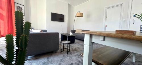 Claude Road Apartments by Switchback Stays photo 37