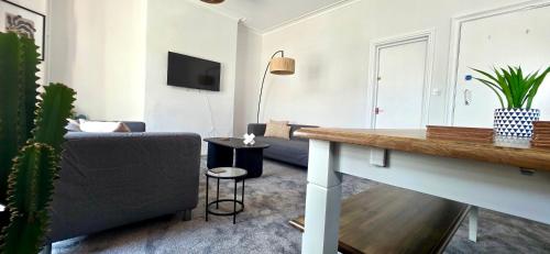 Claude Road Apartments by Switchback Stays photo 28