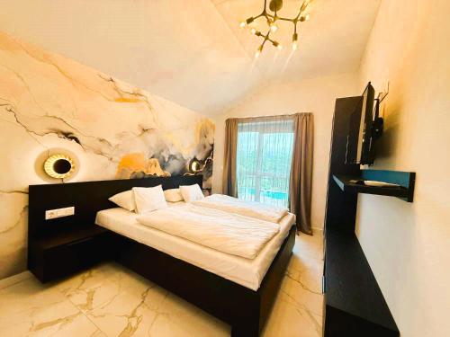 Postel nebo postele na pokoji v ubytování Aranyszarvas Panzió****, Étterem és Grillterasz