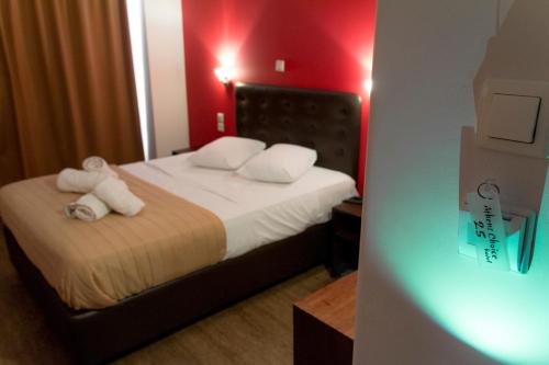 a bedroom with a bed with white towels on it at Athens Choice Hotel in Athens