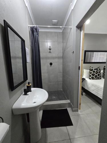 Koupelna v ubytování Zhantique Guest House 2- Unit 8