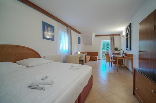 Una cama o camas en una habitación de Hotel Barborka