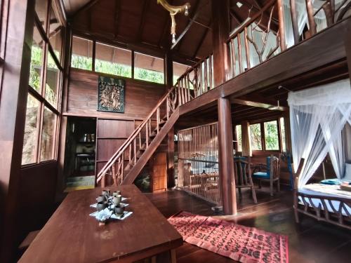 Imagen de la galería de Hiking point Treehouse Ella, en Ella