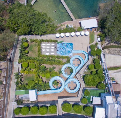 an overhead view of a water park with a pool at Alba Suites Acapulco in Acapulco