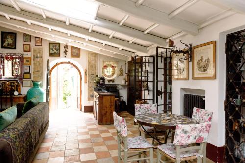 Posezení v ubytování La Canonica dei Fiori - Anna Fendi Country House