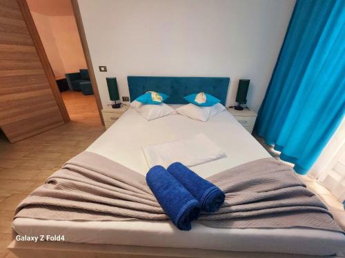 Ένα ή περισσότερα κρεβάτια σε δωμάτιο στο Marina Breeze - Beach Pool Spa Resort Jacuzzi Pool Sauna