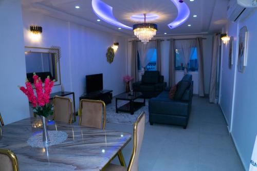 Uma área de estar em Martha House Bonapriso Douala