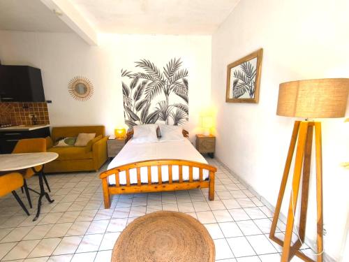 a bedroom with a bed and a living room at Le Rodrigues - plages - parking - clim - wifi in Saint-Gilles les Bains