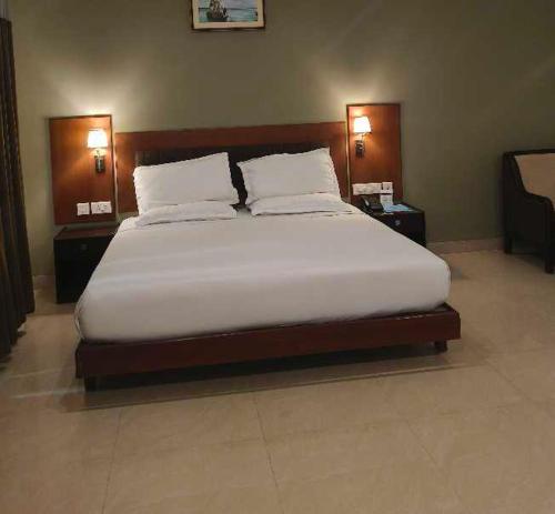 Ένα ή περισσότερα κρεβάτια σε δωμάτιο στο POP 84052B Sreekaryam Inn