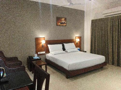 Ένα ή περισσότερα κρεβάτια σε δωμάτιο στο POP 84052B Sreekaryam Inn