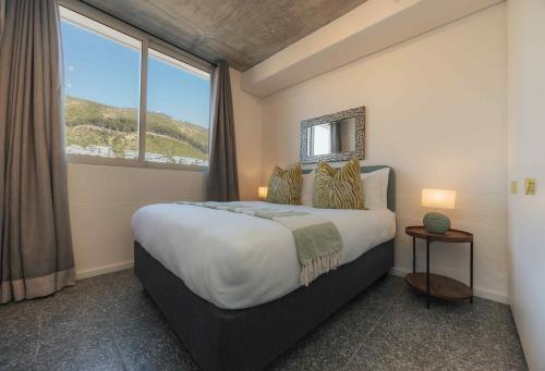 Ένα ή περισσότερα κρεβάτια σε δωμάτιο στο ONEHUNDRED on M - Fluent Serviced Apartments