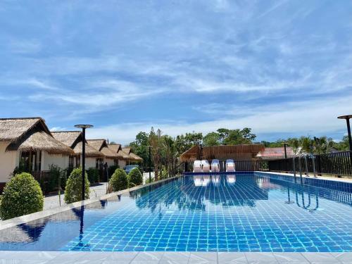 Swimmingpoolen hos eller tæt på Baan Pu Boutique Resort บ้านปู่ บูทีค รีสอร์ท
