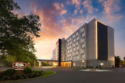 a rendering of a hotel building at dusk at Hampton Inn & Suites By Hilton- Newark Airport Elizabeth in Newark