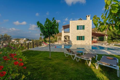 una imagen de una villa con piscina en Villa Dionysos - Kalamaki Holidays, en Kamilari