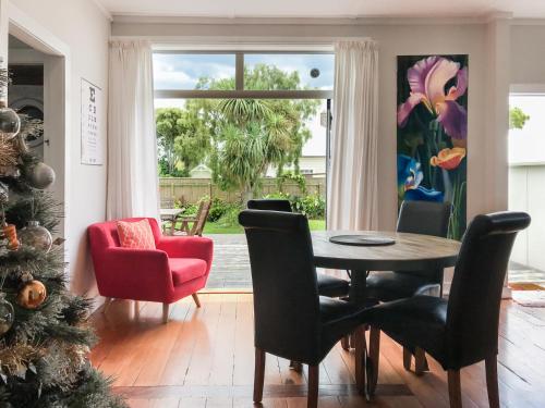 Istumisnurk majutusasutuses The Brooklands Bungalow - charming garden cottage