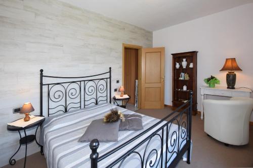 a bedroom with a large bed and two tables with lamps at Viola in Colico