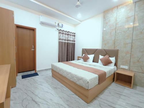 a bedroom with a king sized bed in a room at Hotel Pilgrim Near Golden Temple in Amritsar