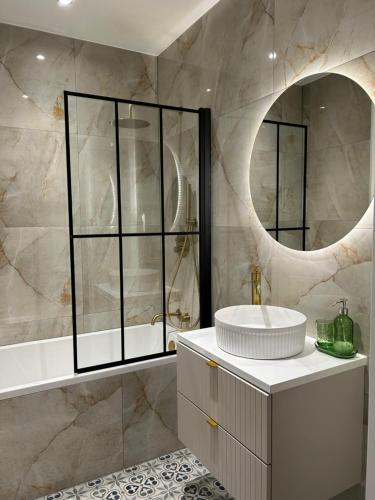 a bathroom with a sink and a mirror at Apartament 007A pod Śnieżką in Karpacz