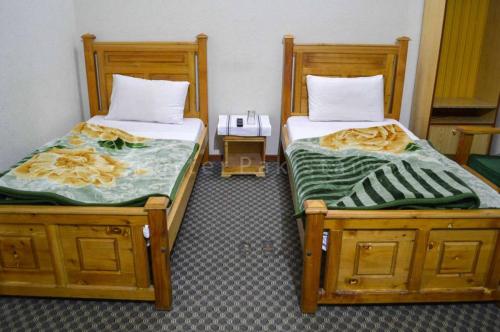 Ένα ή περισσότερα κρεβάτια σε δωμάτιο στο Besham Continental Hotel