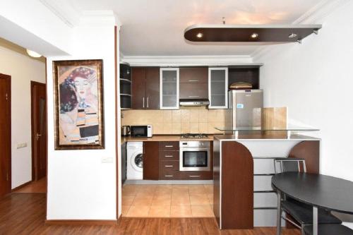 Kuchyň nebo kuchyňský kout v ubytování Nice apartments in Malibu Park