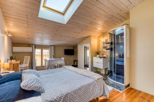 Ένα ή περισσότερα κρεβάτια σε δωμάτιο στο Castellas