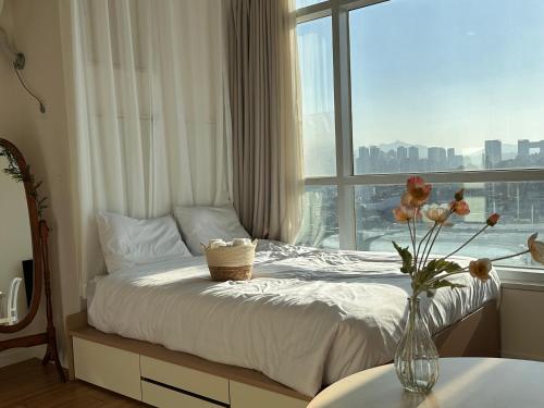 En eller flere senge i et værelse på Central Seoul loft apartment