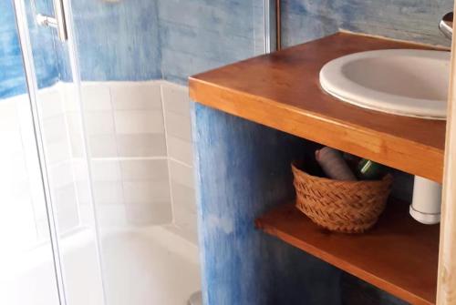 a bathroom with a sink and a shower at Bed0Bled Cabanes & Holiday homes in Sidi Kaouki