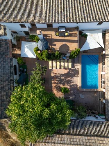 an overhead view of a backyard with a swimming pool and trees at Alojamiento El Cortijuelo in Escóznar
