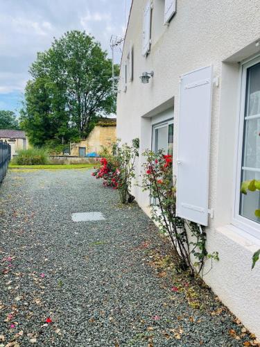 Maison les mottes-cour et garage