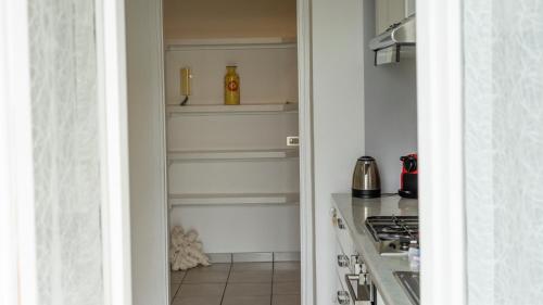 Kuchyň nebo kuchyňský kout v ubytování Como Lake Palanzone-Appartamento