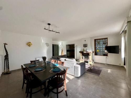 Villa Maguy - Piscine et jardin privée - Proche centre ville Aix en Provence - Parking - Boulodrome - Plancha
