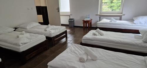 a room with four mattresses and two beds at Zamek Bożejów - Agroturystyka in Radomierowice