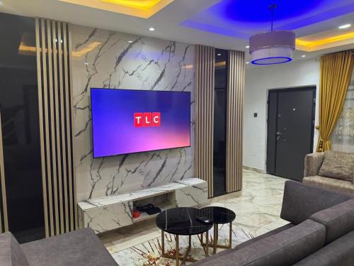 Μια τηλεόραση ή/και κέντρο ψυχαγωγίας στο 7th generation apartments