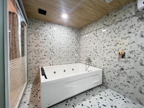 Ένα μπάνιο στο Setrac Orange Hotel