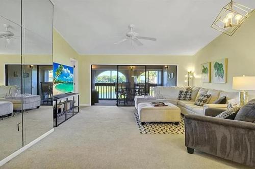 a living room with a couch and a table at Perfect blend of comfort Lake Wales in Lake Wales