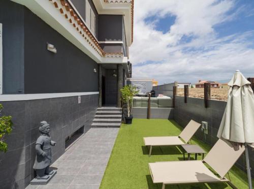 Balkón nebo terasa v ubytování Entire Home Meloneras BBQ, PoolGolf