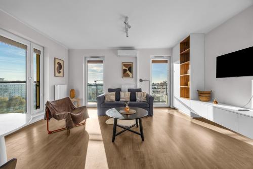 Yellow Soho Factory Elegant Apartment by BookingHost