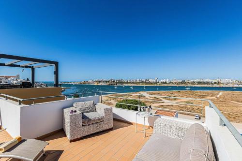Casa Bayview Bliss - Sea Views Pool & BBQ Stroll to Beach and Ferragudo Village