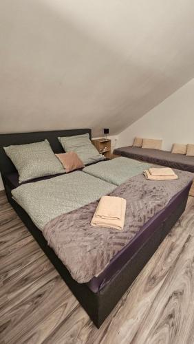 Postel nebo postele na pokoji v ubytování FeWo Langewerth