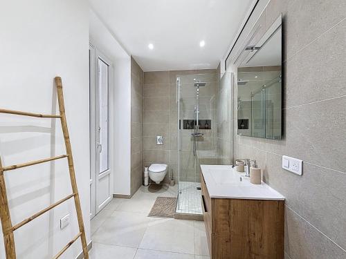 Ένα μπάνιο στο Le Francis - Riquier Port de Nice