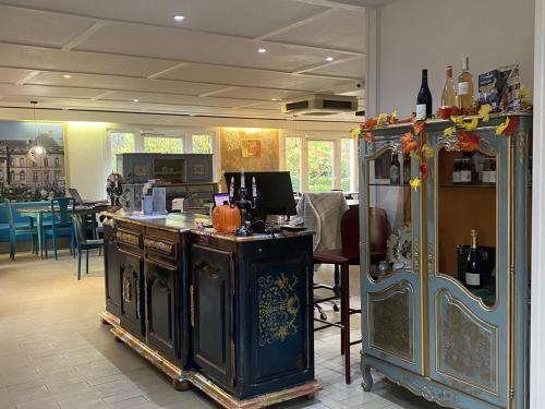 a room with a bar in a restaurant with a counter at Brit Hotel Le Polder in Gravelines