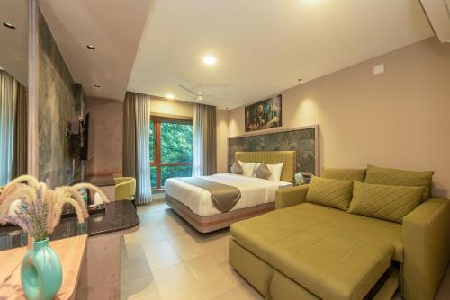 Khu vực ghế ngồi tại Hotel Sharda Residency