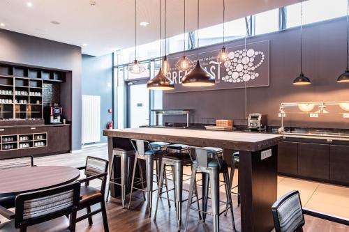 Una cocina o cocineta en Premier Inn Hannover City University