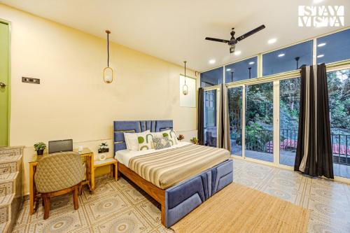 Ένα ή περισσότερα κρεβάτια σε δωμάτιο στο The Green Post by VEO - Part of StayVista