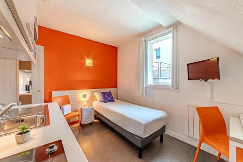 Postel nebo postele na pokoji v ubytování Montempô Appart'Hôtel Paris-Vélizy