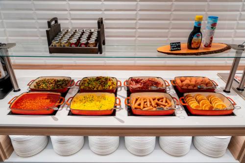 ホテルの敷地内または近くでの食事または食べ物