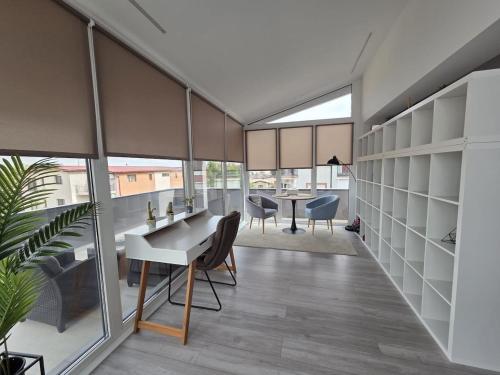 Χώρος καθιστικού στο Penthouse-Style Flat with Large Terrace