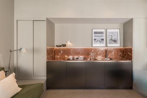 Edmond Vibes Almagro Suites